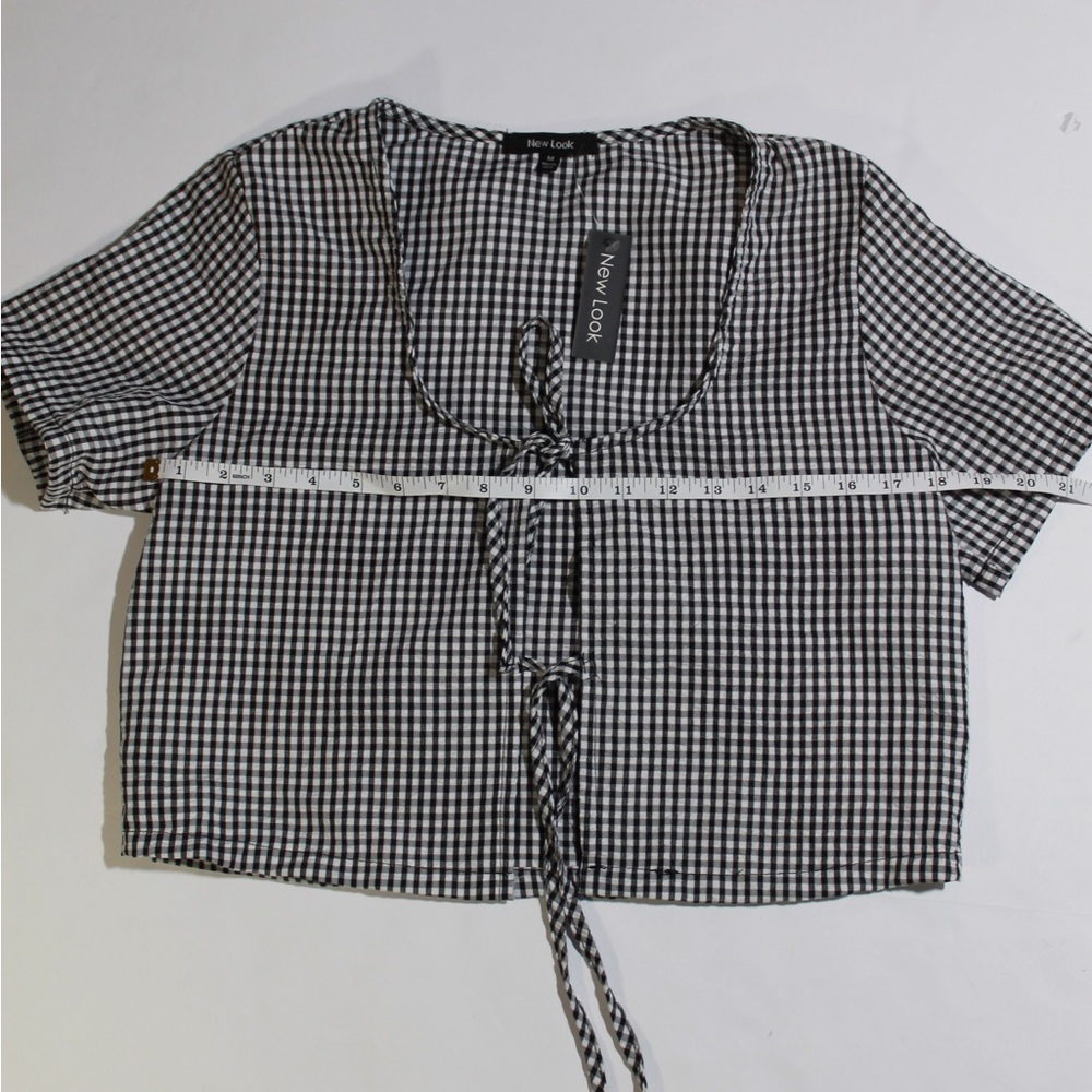 New Look Black & White Gingham Tie-Front Crop Top - Picture 4 of 7